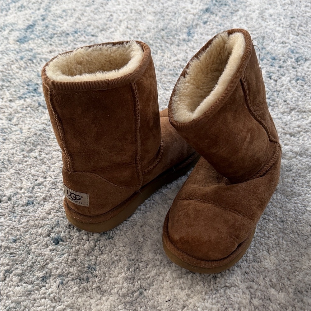 UGG Chestnut Shearling Boots Girls size 5/ womens size 7
